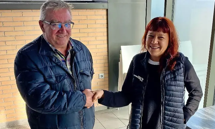 Eugenio S&aacute;nchez y su sucesora al frente de la ARC, la guipuzcoana Maika Tameron.