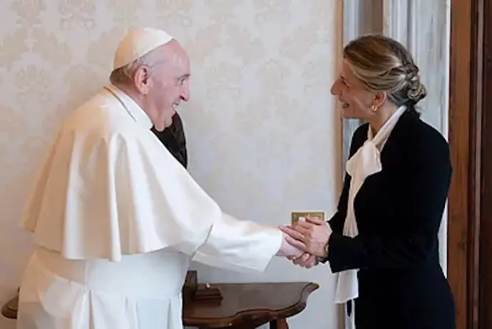 El Papa Francisco y Yolanda D&iacute;az, este s&aacute;bado.VATICAN MEDIA