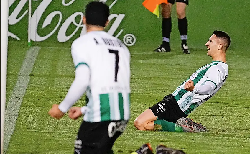 Manu Justo celebra el definitivo 3-2. / Hardy