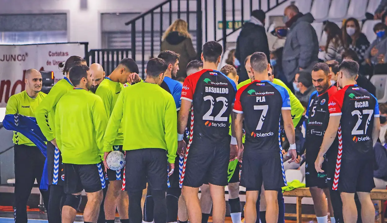 Los c&aacute;ntabros deber&aacute;n seguir en la l&iacute;nea de juego, imponiendo m&aacute;s fuerza en defensa para poder seguir subiendo al contraataque. / alerta