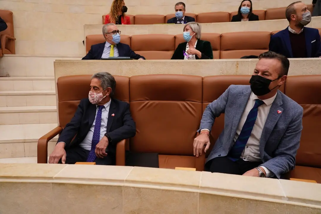La bancada del PRC en el Parlamento de Cantabria. / HARDY