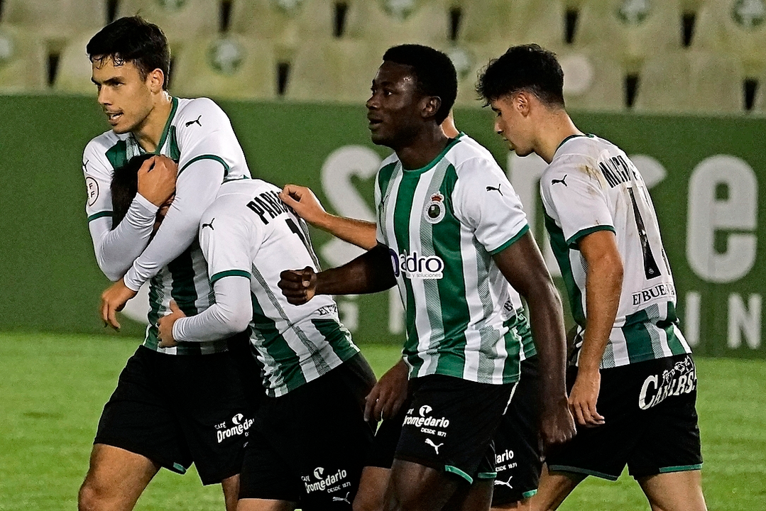El Racing intentar&aacute; terminar el a&ntilde;o con una victoria en Almendralejo. / Hardy