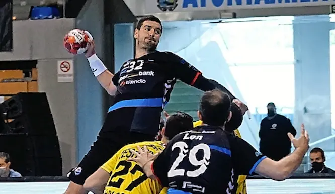La llegada de un jugador de otro nivel como Ostroushko fue clave en el fin de curso del Sinf&iacute;n. / Hardy