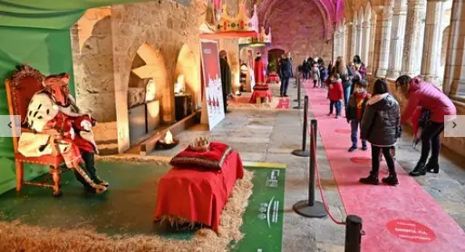 Imagen de archivo del 5 de enero de 2021, cuando los Reyes tuvieron que recibir a los ni&ntilde;os en la Catedral de Santander. / HARDY