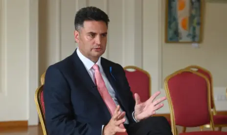 P&eacute;ter M&aacute;rki-Zay, l&iacute;der de la oposici&oacute;n h&uacute;ngara: "Me enoj&eacute; cada vez m&aacute;s con la 'traici&oacute;n de Fidesz a los valores occidentales ... corrupci&oacute;n en su mayor&iacute;a". Fotograf&iacute;a: Attila Kisbenedek / AFP / Getty Images
