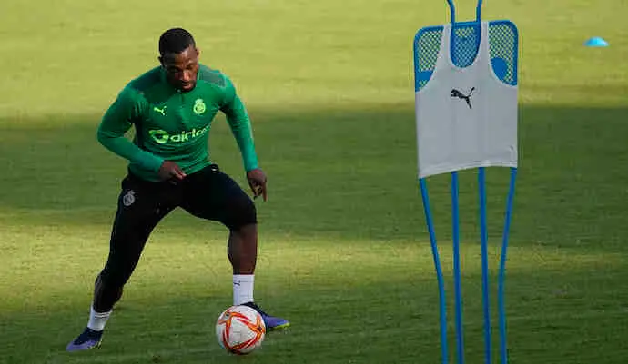 Soko durante el entrenamiento de ayer en La Albericia. / Hardy