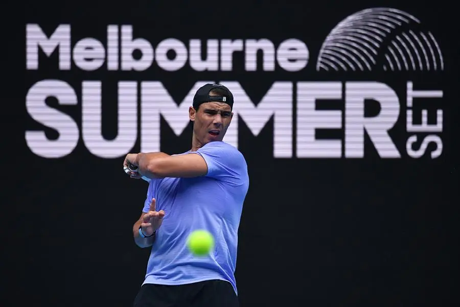 El tenista espa&ntilde;ol Rafael Nadal, durante una sesi&oacute;n de entrenamiento para el torneo de Melbourne. EFE/JAMES ROSS