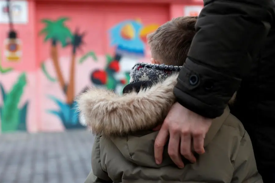 Vuelta al cole en el CEIP Padre Poveda en Madrid, este lunes. EFE/Mariscal