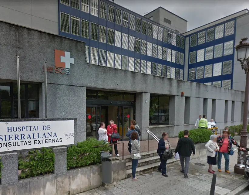 Vista de la entrada al Centro de Salud de Torrelavega en la Avenida de Espa&ntilde;a. / ALERTA