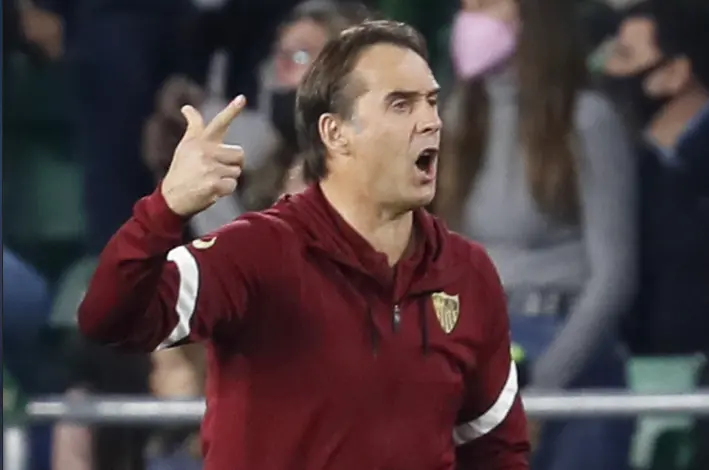 El entrendor del Sevilla Julen Lopetegui durante el partido de octavos de final de la Copa del Rey que Betis y Sevilla disputan este s&aacute;bado en el estadio Benito Villamar&iacute;n de Sevilla. EFE/Jose Manuel Vidal.