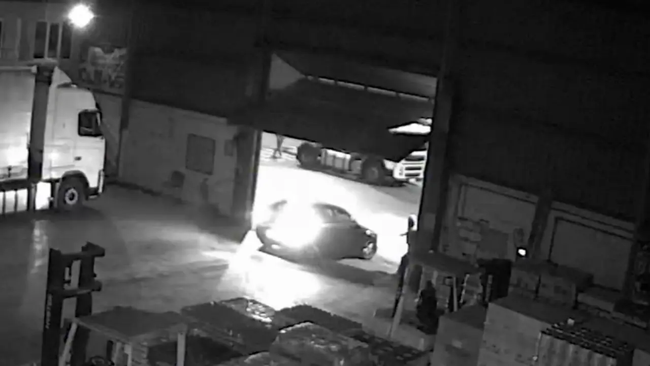 El coche de los acusados en el momento de un robo. / GUARDIA CIVIL