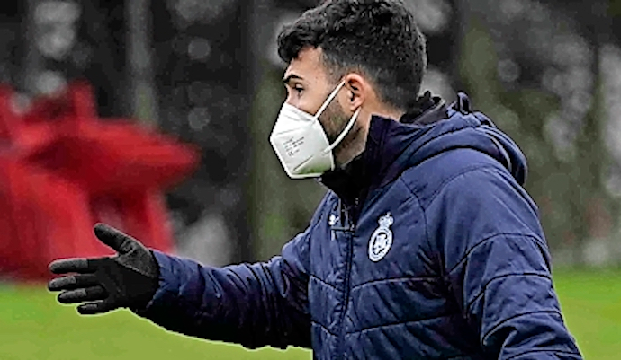 Fern&aacute;ndez Romo, dirigiendo el entrenamiento. / Hardy