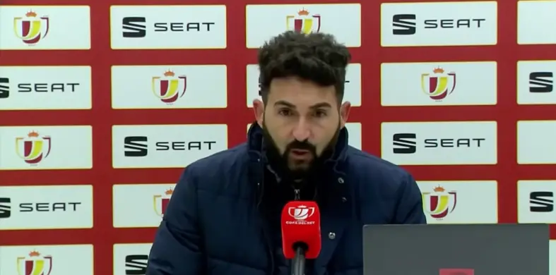 El entrenador del Racing, Fern&aacute;ndez Romo. / ALERTA