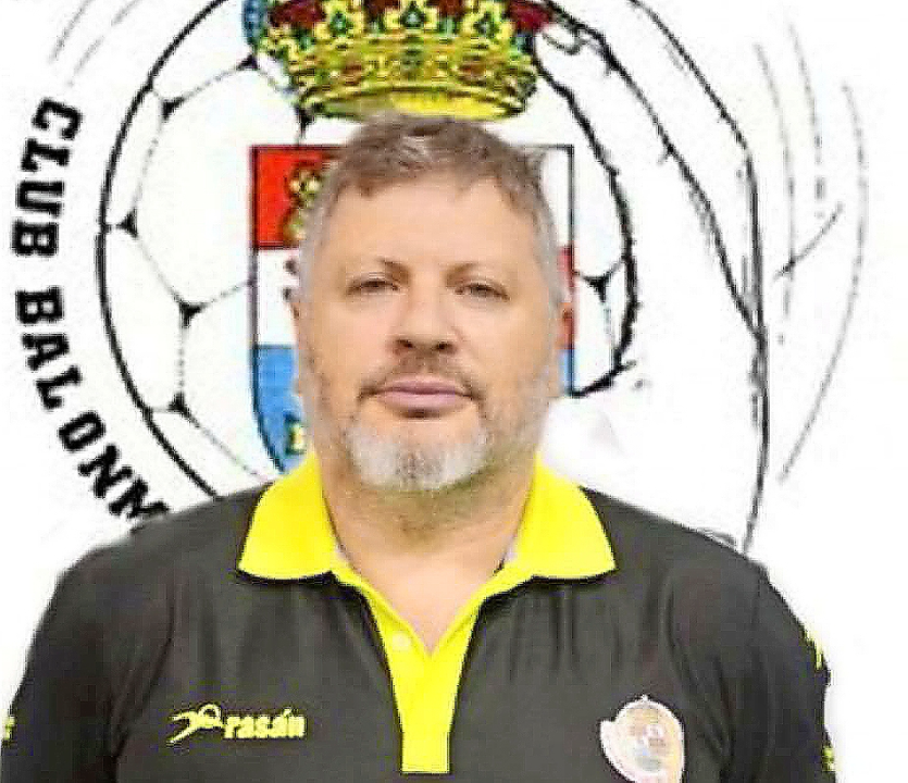 Juli&aacute;n Ruiz deja Santo&ntilde;a para ir a Arabia Saud&iacute;. / cb santo&ntilde;a