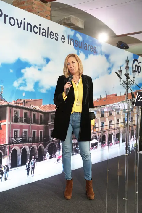 Alfonso Fern&aacute;ndez Ma&ntilde;ueco clausura el encuentro de presidentes provinciales e insulares del PP en la Casa Botines. Le&oacute;n. 27 - noviembre - 2021. Secundino P&eacute;rez
