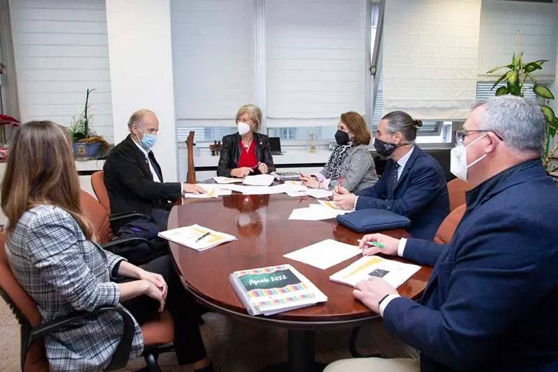 La consejera de Educaci&oacute;n y Formaci&oacute;n Profesional, Marina Lomb&oacute;, recibe a representantes de la Asociaci&oacute;n C&aacute;ntabra de la Empresa Familiar (ACEFAM
nr
25 feb 22