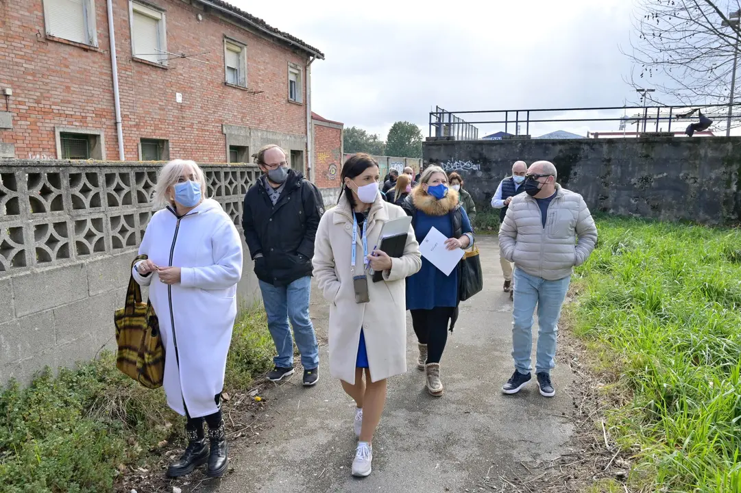 Gema Con los vecinos de Sixto Obrador para atender sus demandas, entre ellas la resoluci&oacute;n de la titularidad de los viales para que pasen a ser de titularidad municipal