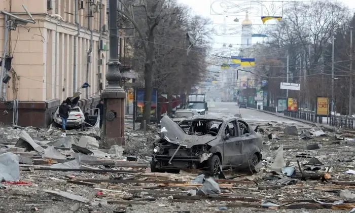 Un misil alcanza el edificio central de Kharkiv mientras contin&uacute;an los ataques rusos