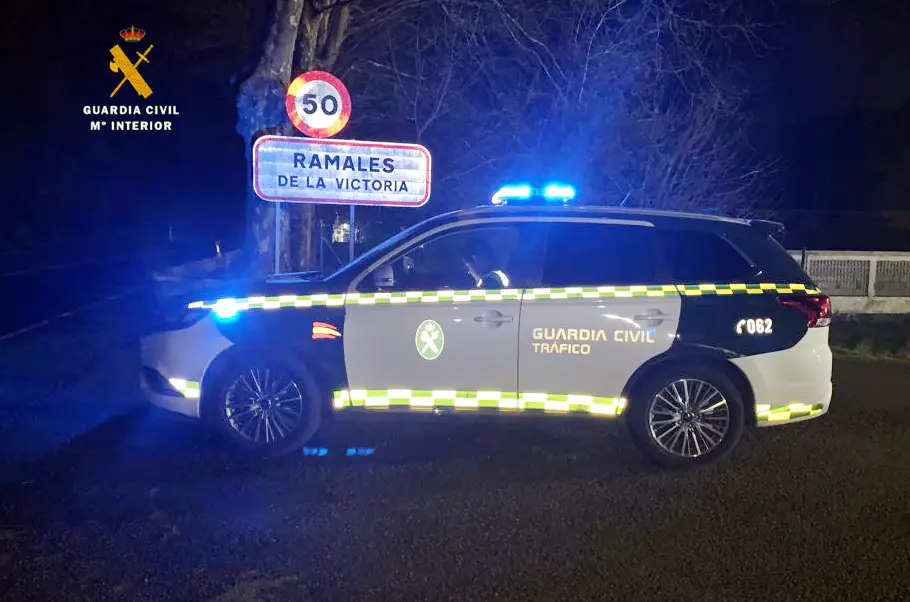 Un coche de la Guardia Civil en Ramales de la Victoria. / OPC