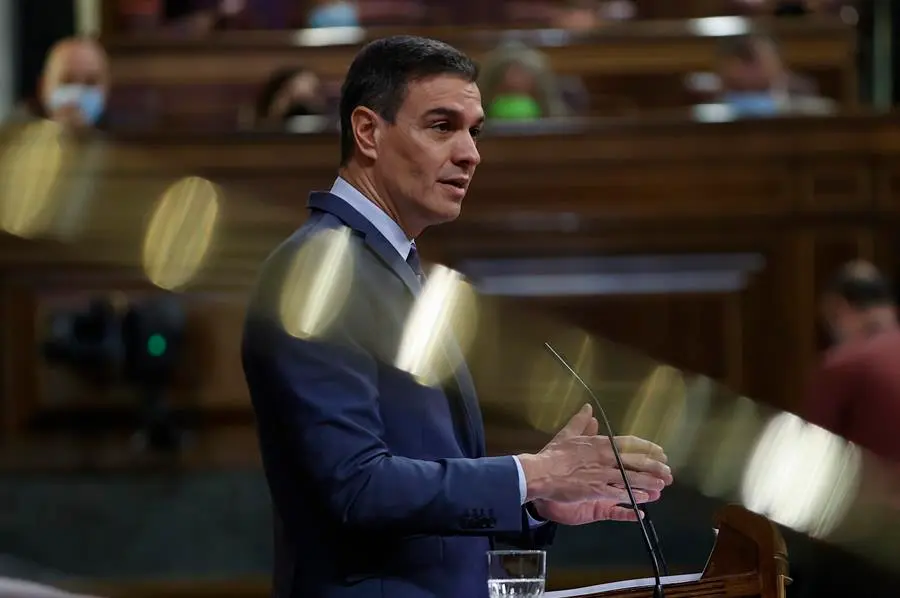 El presidente del Gobierno, Pedro S&aacute;nchez, durante su comparecencia este mi&eacute;rcoles ante el pleno del Congreso para informar de las conclusiones del Consejo Europeo, la Cumbre de la OTAN y las relaciones con Marruecos. EFE/Chema Moya