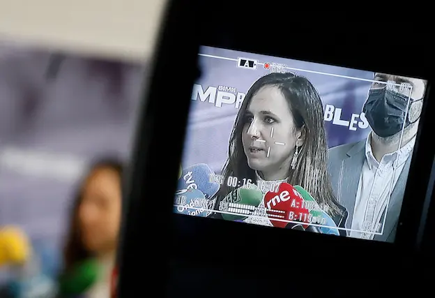La secretaria general de Podemos y ministra de Derechos Sociales, Ione Belarra, ofrece declaraciones a los medios antes de participar en un encuentro p&uacute;blico con colectivos sociales previo a las jornadas de formaci&oacute;n de Podemos Regi&oacute;n de Murcia, en el Cuartel de Artiller&iacute;a, a 1 de abril de 2022, en Murcia (Espa&ntilde;a).