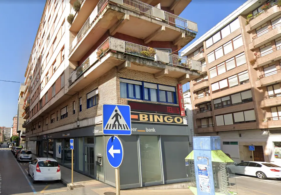 Vista de la oficina de Liberbank en el barrio de La Inmobiliaria. / ALERTA