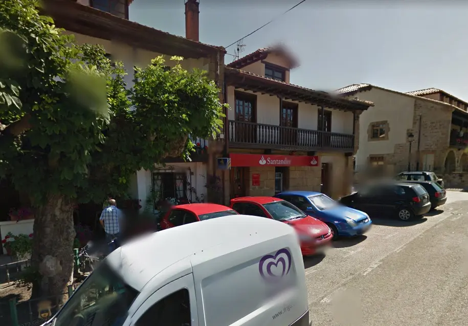 Oficina bancaria en Novales.