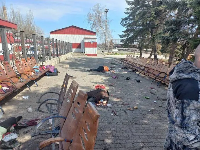 Varios muertos frente a la estaci&oacute;n de Kramatorsk.