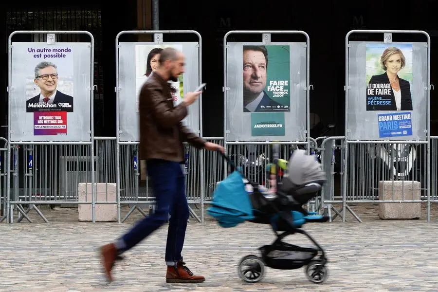 Carletes electorales en Montpellier. EFE/EPA/Guillaume Horcajuelo