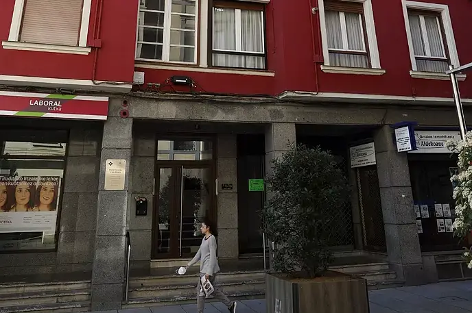 Portal de la vivienda de ErandioLUIS TEJIDOEFE