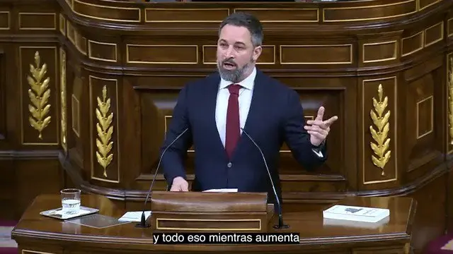 El l&iacute;der de Vox, Santiago Abascal, pronuncia un discurso durante una manifestaci&oacute;n, este s&aacute;bado en Madrid. EFE/Ballesteros