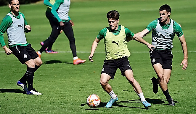 Pablo Torre, entrenando con normalidad en la ma&ntilde;ana de ayer. / rRC