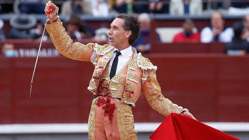 &Aacute;lvaro de la Calle durante su actuaci&oacute;n este Domingo de Ramos en Las Ventas. EFE