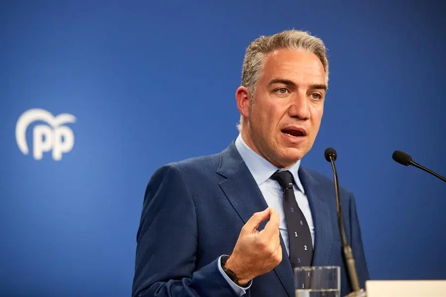 El coordinador general del Partido Popular, El&iacute;as Bendodo, ofrece una rueda de prensa este lunes tras la reuni&oacute;n del Comit&eacute; de Direcci&oacute;n. EFE/Miguel Os&eacute;s