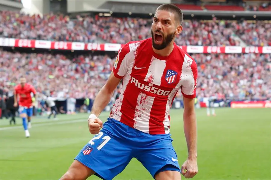 El delantero belga del Atl&eacute;tico de Madrid Yannick Carrasco, celebra su gol contra el Espanyol durante el partido de la jornada 32 de LaLiga Santander, en el estadio Wanda Metropolitano en Madrid. EFE / Juan Carlos Hidalgo