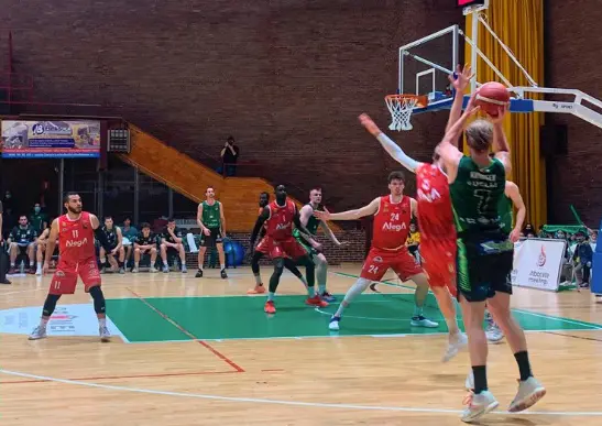 54-72. Cantabria casi sentenciado el ascenso a LEB Oro al vencer en Albacete