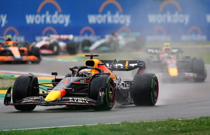 El piloto holand&eacute;s de F1 Max Verstappen, del equipo Oracle Red Bull, compite durante el Gran Premio de F&oacute;rmula Uno de Emilia Romagna en el circuito Autodromo Internazionale Enzo e Dino Ferrari. Foto: David Davies/PA Wire/dpa