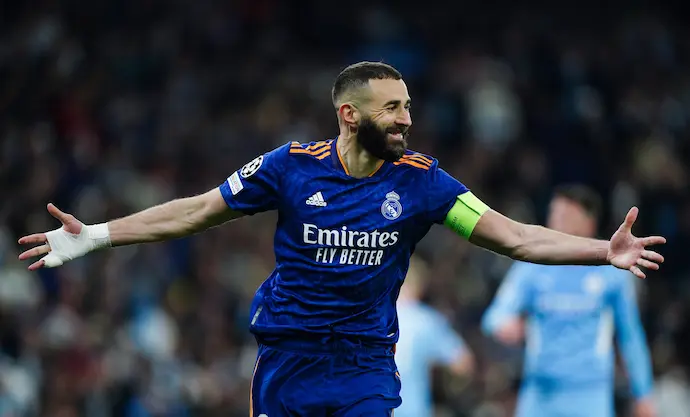 Karim Benzema, del Real Madrid, celebra el tercer gol de su equipo durante el partido de ida de las semifinales de la Liga de Campeones de la UEFA entre el Manchester City y el Real Madrid en el Etihad Stadium. Foto: Mike Egerton/PA Wire/dpa
Fecha: 26/04/2022.