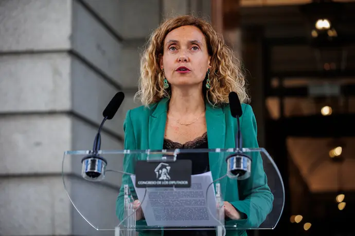 La presidenta del Congreso, Meritxell Batet, interviene en una rueda de prensa en el Congreso de los Diputados, a 26 de abril de 2022, en Madrid (Espa&ntilde;a). En su intervenci&oacute;n ha asegurado que acelerar&aacute; el cambio de reglas de la denominada comisi&oacute;n de secretos oficiales para poder elegir a sus integrantes el pr&oacute;ximo 28 de abril y poder arrancar lo antes posible.
26 ABRIL 2022;COMISION;SECRETOS;CONGRESO
Alejandro Mart&iacute;nez V&eacute;lez / Europa Press
26/4/2022
