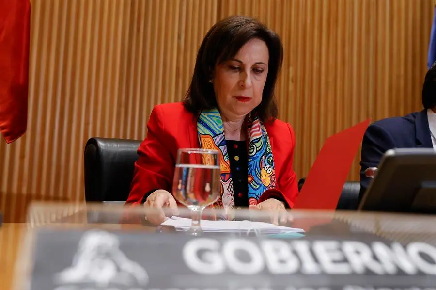 La ministra de Defensa, Margarita Robles, durante su comparecencia este mi&eacute;rcoles ante la Comisi&oacute;n de Defensa del Congreso despu&eacute;s de que el Gobierno informara de que sus dispositivos m&oacute;viles, al igual que los del jefe del Ejecutivo, Pedro S&aacute;nchez, fueron espiados con el sistema Pegasus entre mayo y junio de 2021. EFE/J.J. Guill&eacute;n