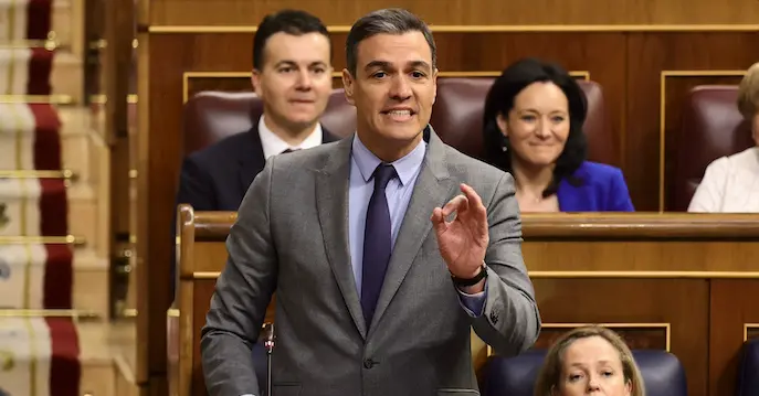 El presidente del Gobierno, Pedro S&aacute;nchez, interviene en una sesi&oacute;n de control, en el Congreso de los Diputados, a 11 de mayo de 2022, en Madrid (Espa&ntilde;a). El pleno est&aacute; marcado por las preguntas de la oposici&oacute;n al Ejecutivo central tras la destituci&oacute;n de la directora del CNI, Paz Esteban, como consecuencia del 'caso Pegasus' y tras 39 a&ntilde;os de trabajo en los servicios de inteligencia. Asimismo. Eduardo Parra / Europa Press