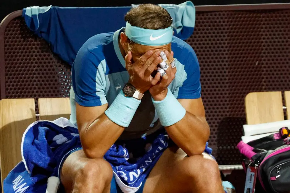 Nadal se lamenta durante el partido contra Shapovalov, este jueves en Roma.
FABIO FRUSTACI (EFE)