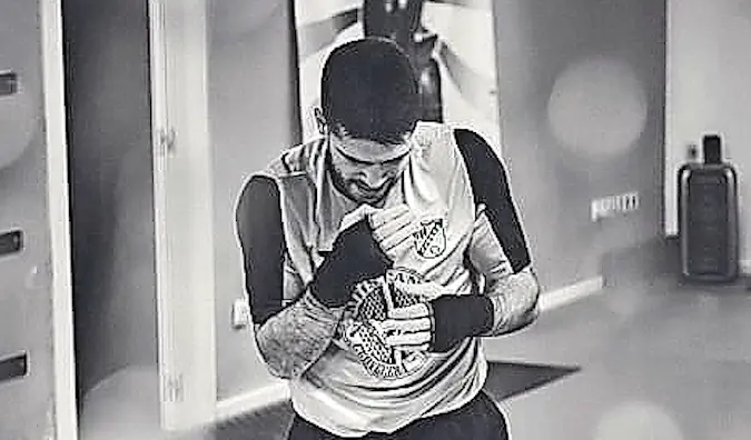 Jon M&iacute;guez, preparando el combate de esta noche.
