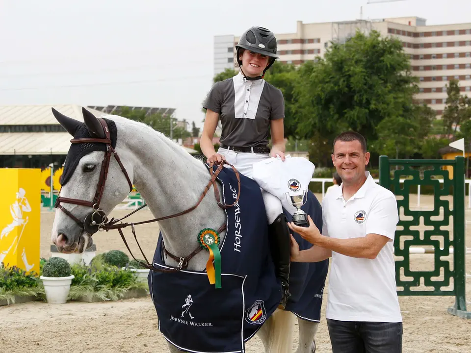 Triunfo de la joven amazona Jimena Garc&iacute;a Rueda en el GP 1.35 de la I Liga Nacional de Saltos.