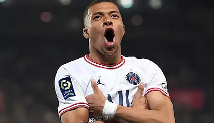 Mbapp&eacute; celebra un gol con el PSG.PATRICK HERTZOGAFP