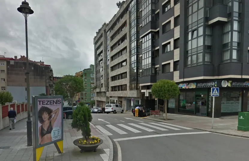 Vista de la calle Jos&eacute; Manuel Pedregal en Avil&eacute;s.