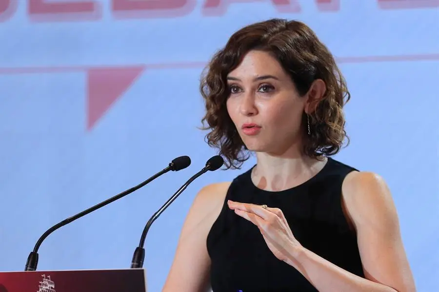 La presidenta de la Comunidad de Madrid, Isabel D&iacute;az Ayuso, durante su intervenci&oacute;n en el desayuno informativo organizado por el diario digital El Debate, este lunes en Madrid. EFE/Fernando Alvarado