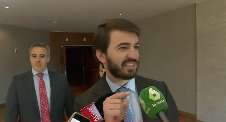 Gallardo hablando con un periodista de la Sexta.