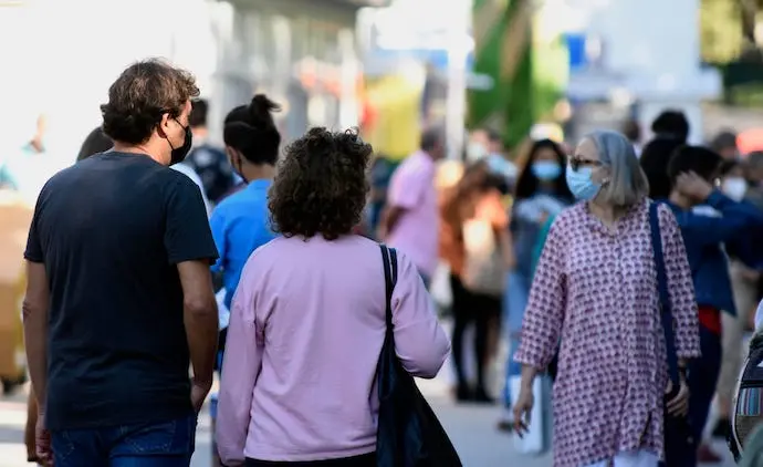 Varias personas por Madrid. R. Zubelzu