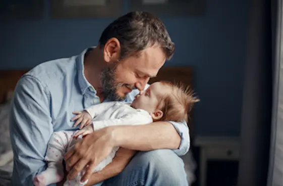 Un padre con su hija.